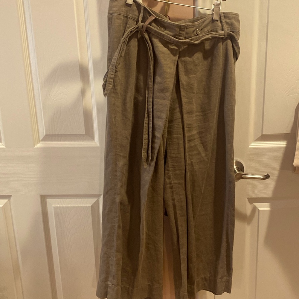 Cropped Light brown 100% linen pants.  Wide leg pleated.  Size 8.  Boho styling